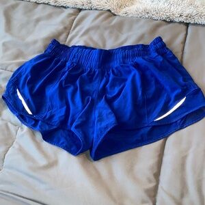 lululemon hotty hot shorts 2.5” (size 8)